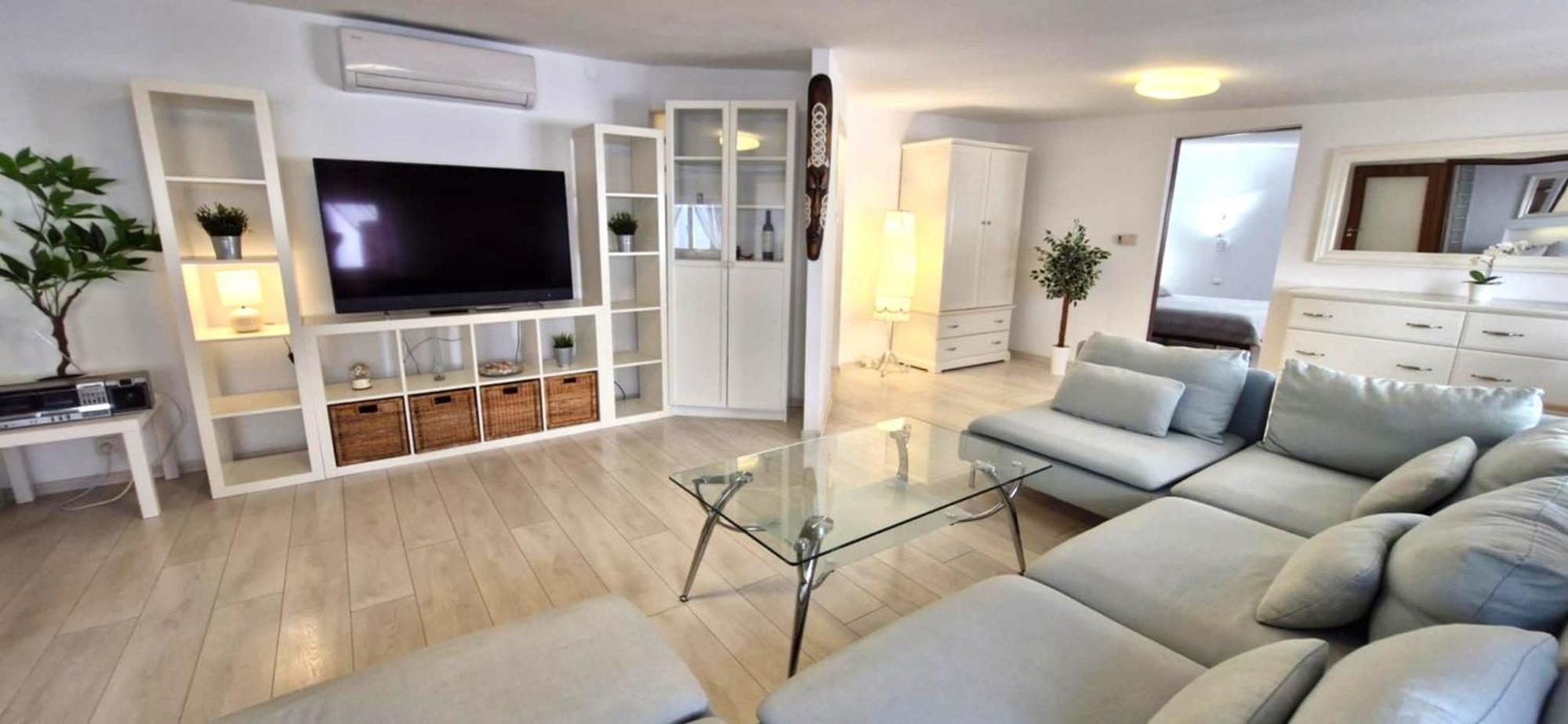 Apartment Imperial 110 M2, 4 Rooms, Old Town, 300m Wawel